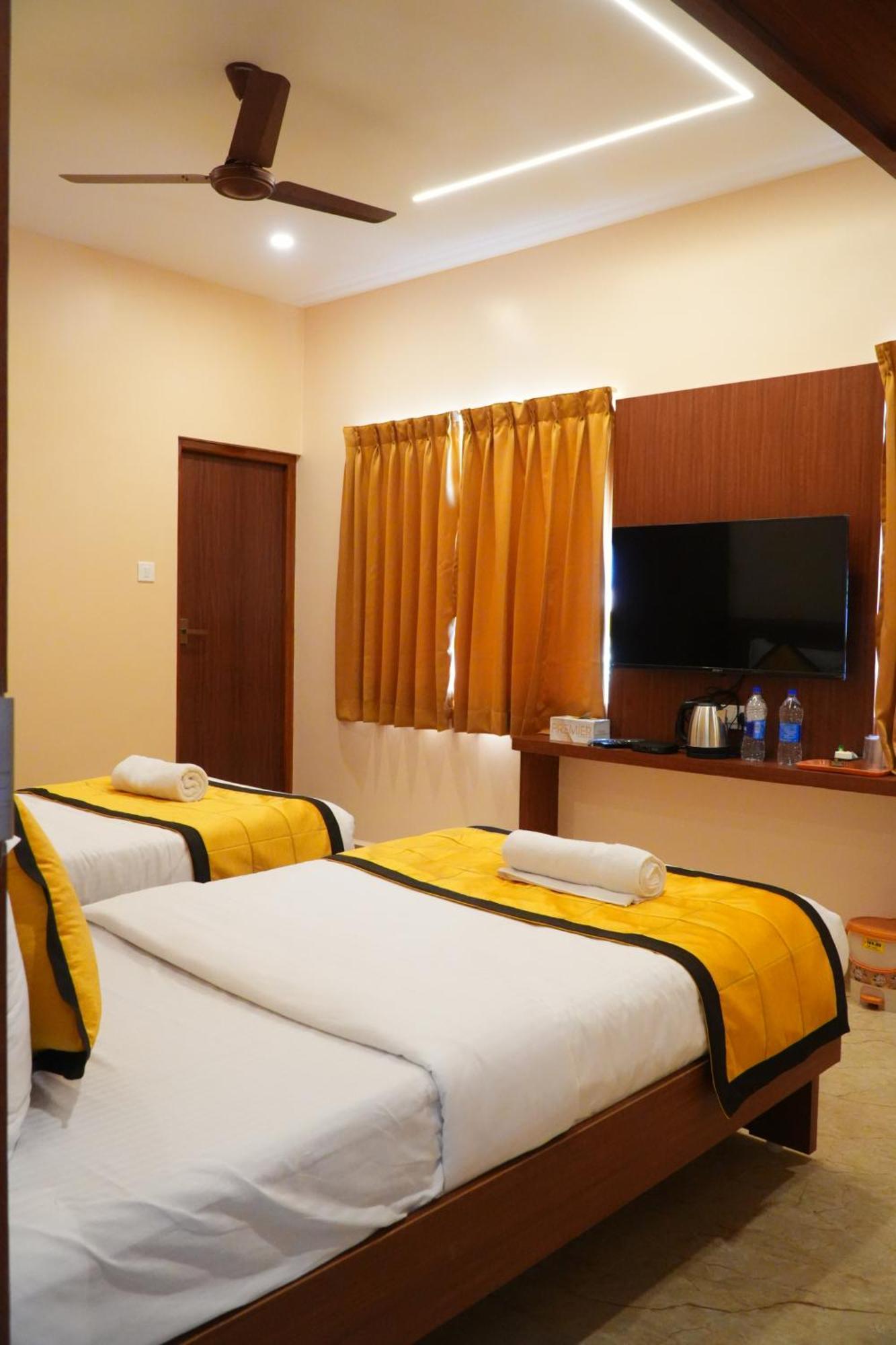 Uj Pallazzio - Business Class Luxury Hotel Tiruvannamalai Exterior photo